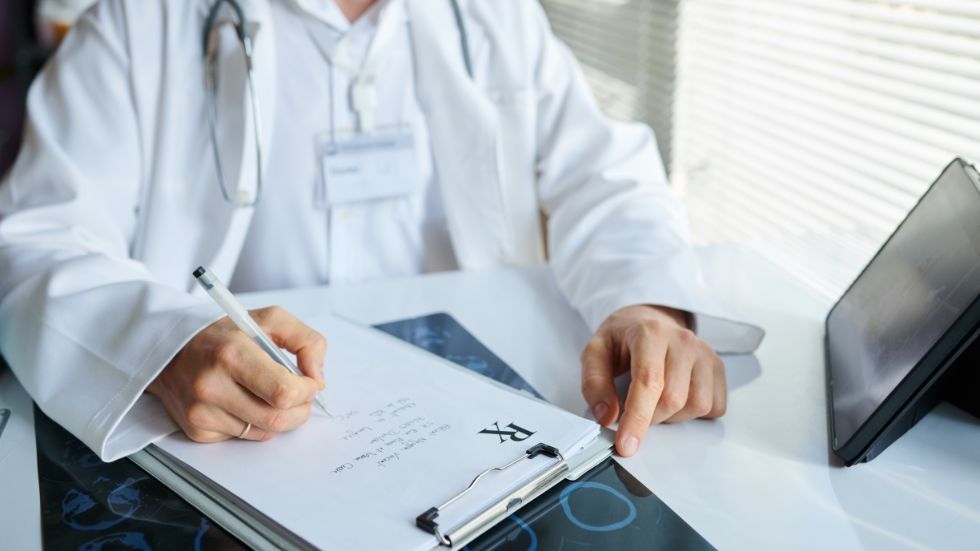 How a Physicians Email List Can Help You Reach Doctors Faster and Boost ROI (Return On Investment)